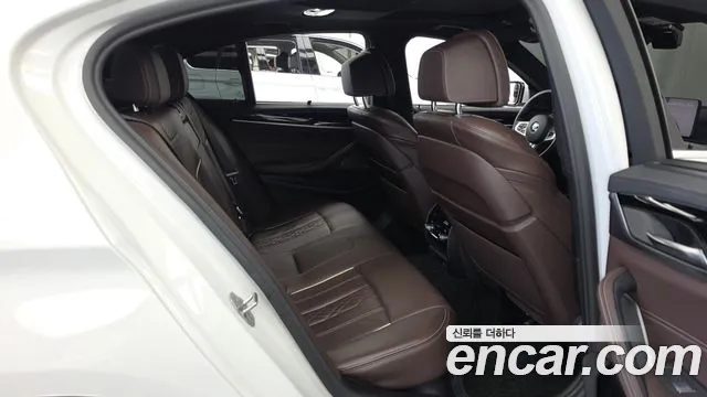 BMW 5 Series G30 — Фото автомобиля 12