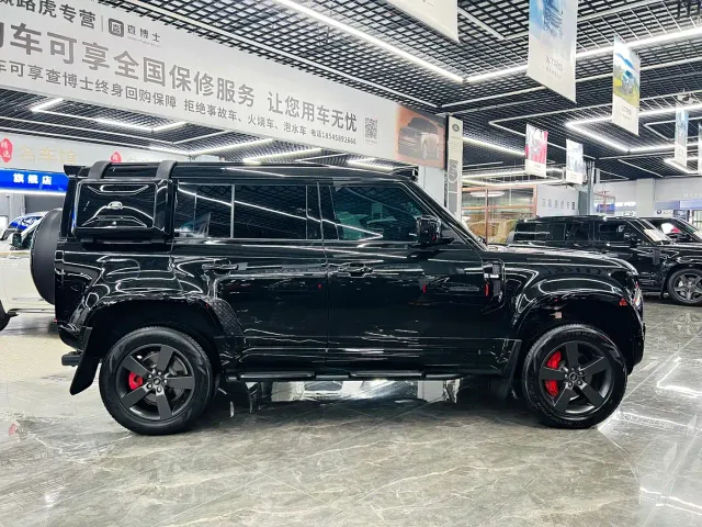 Land Rover Defender — Фото автомобиля 8