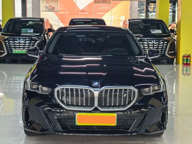 BMW i5 — Фото автомобиля 2