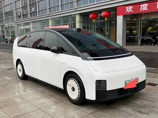 Li Auto MEGA — Фото автомобиля 5
