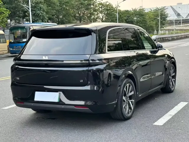 Li Auto L8 — Фото автомобиля 24