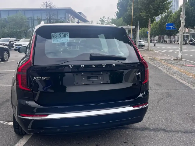 Volvo XC90 — Фото автомобиля 8