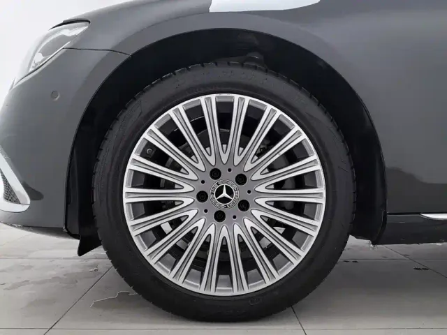 Mercedes-Benz E-Class — Фото автомобиля 17
