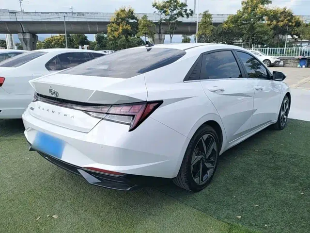 Hyundai Elantra — Фото автомобиля 6