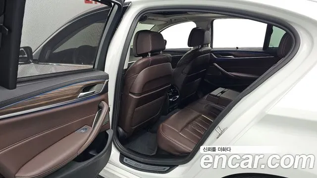 BMW 5 Series G30 — Фото автомобиля 12