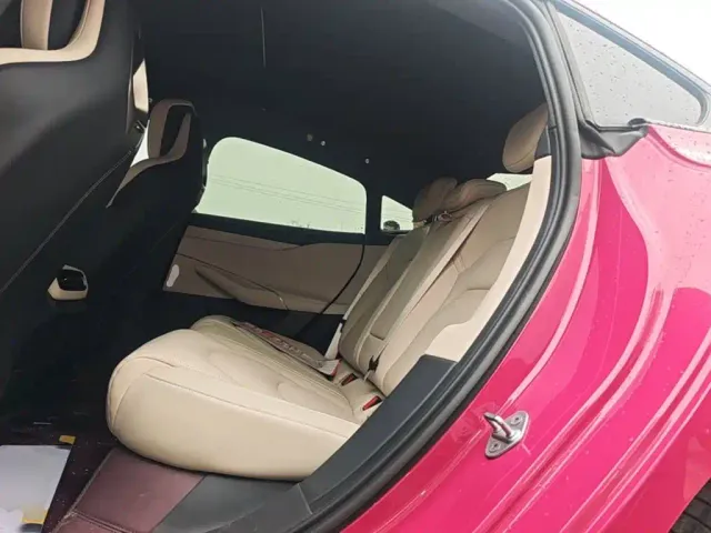 Xiaomi SU7 — Фото автомобиля 16