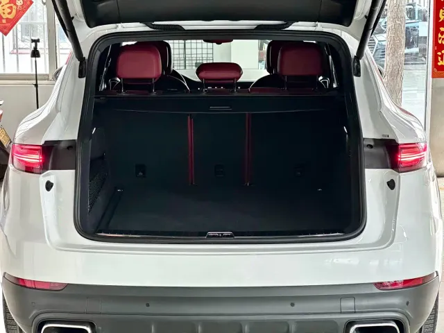 Porsche Cayenne — Фото автомобиля 11