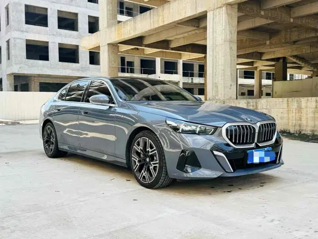 BMW 5 Series — Фото автомобиля 3