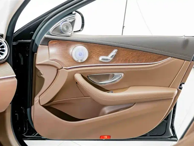 Mercedes-Benz E-Class — Фото автомобиля 13