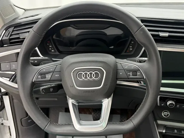 Audi Q3 — Фото автомобиля 10