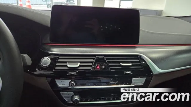 BMW 5 Series G30 — Фото автомобиля 12