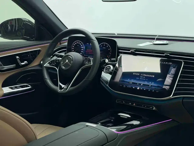 Mercedes-Benz E-Class — Фото автомобиля 8