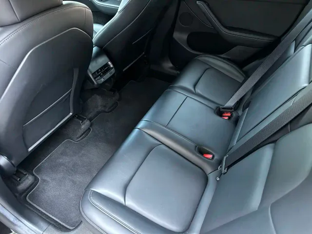 Tesla Model Y — Фото автомобиля 14