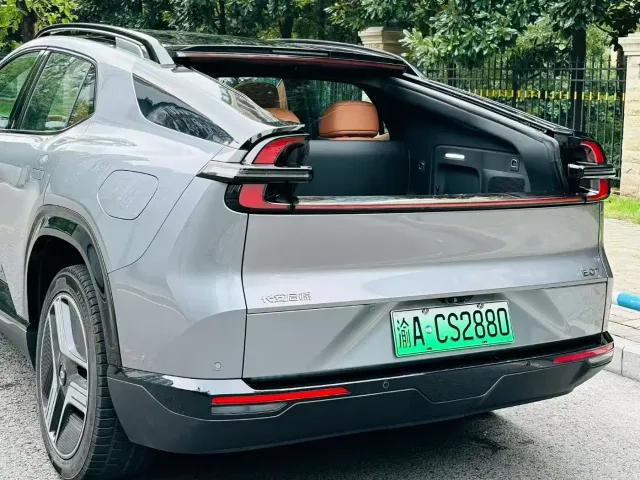 Changan Qiyuan E07 — Фото автомобиля 3