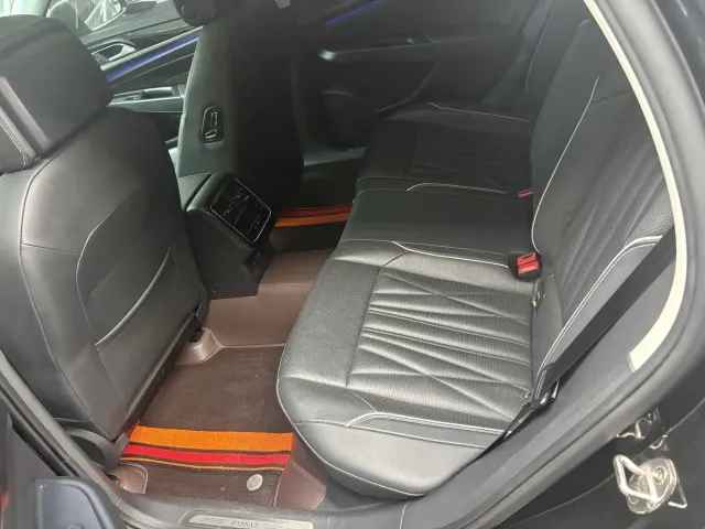 Volkswagen Passat — Фото автомобиля 4