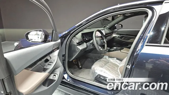 BMW 5 Series G60 — Фото автомобиля 9