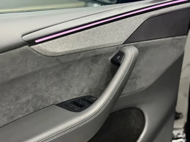 Tesla Model Y L — Фото автомобиля 14