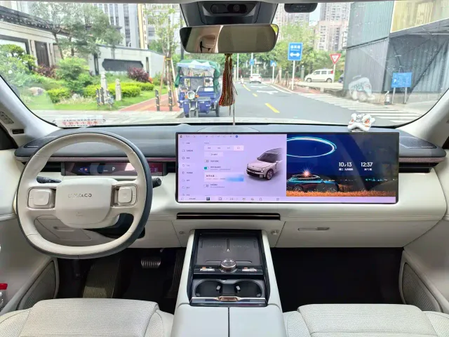 Lynk & Co 900 — Фото автомобиля 5