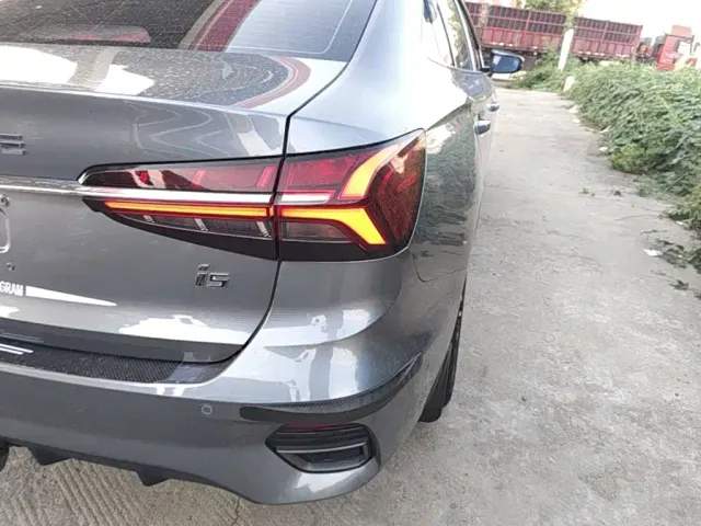 Roewe i5 — Фото автомобиля 7