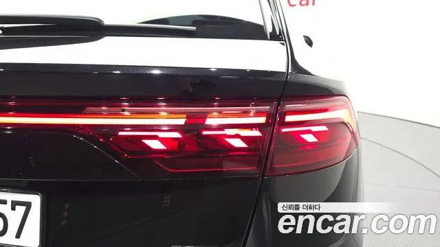 Audi Q8 55 TFSI quattro Premium — Фото автомобиля 19