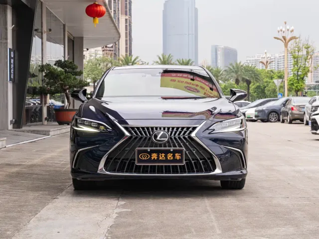 Lexus ES — Фото автомобиля 2