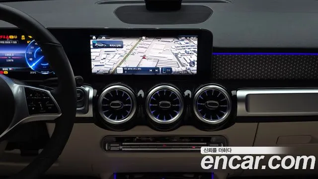 Mercedes-Benz EQB — Фото автомобиля 14