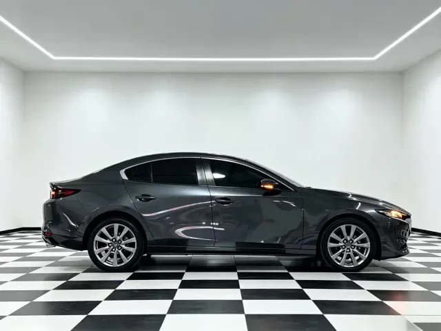 Mazda Axela — Фото автомобиля 7