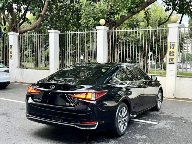 Lexus ES — Фото автомобиля 7