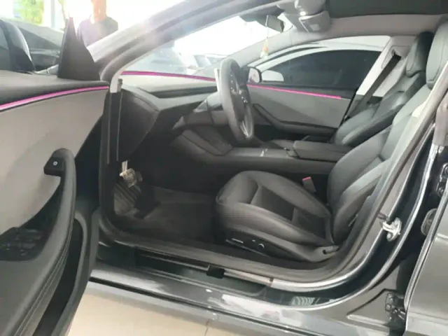 Tesla Model 3 — Фото автомобиля 15