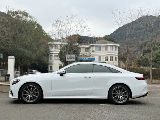 Mercedes-Benz E-Class — Фото автомобиля 4
