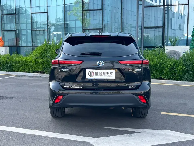 Toyota Highlander — Фото автомобиля 4