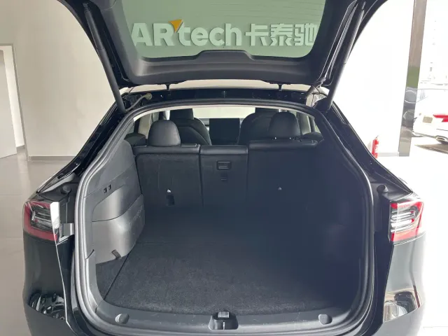 Tesla Model Y — Фото автомобиля 18
