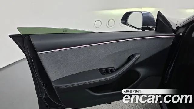 Tesla Model 3 — Фото автомобиля 23