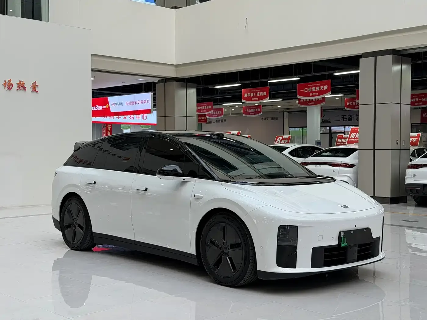 Li Auto Li Auto i6 2025 2WD Base Model — Фото автомобиля 4