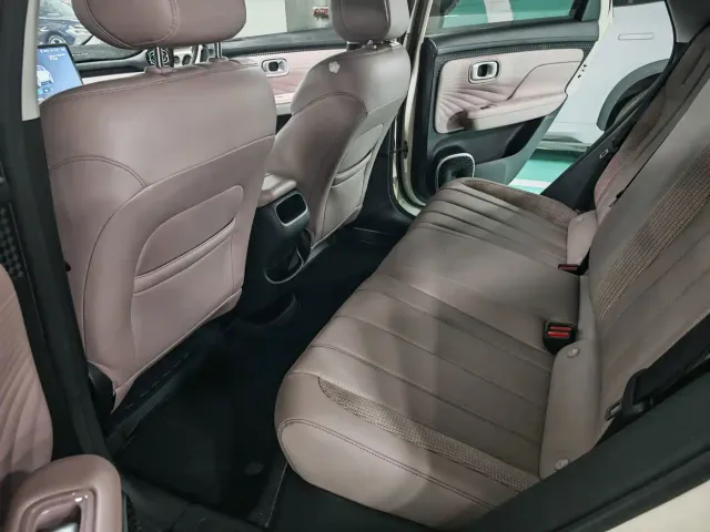 GAC Aion UT — Фото автомобиля 4