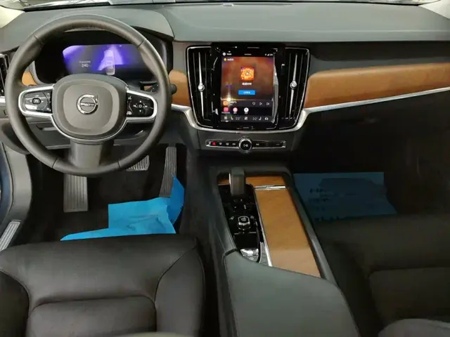 Volvo S90 — Фото автомобиля 12