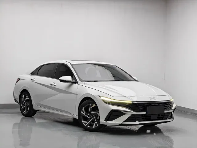 Hyundai Elantra — Фото автомобиля 3