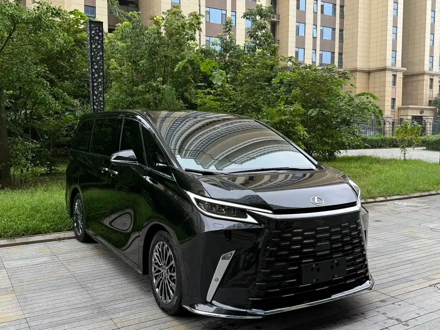 Lexus Lexus LM 2025 Model 500h Four-Seater Imperial Edition — Фото автомобиля 4