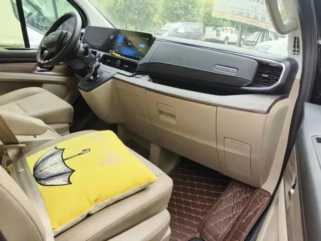 Ford Tourneo 2023 Model 2.0T Auto Premium Edition — Фото автомобиля 13
