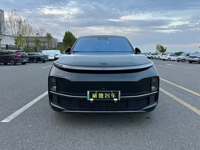 Li Auto L8 — Фото автомобиля 2