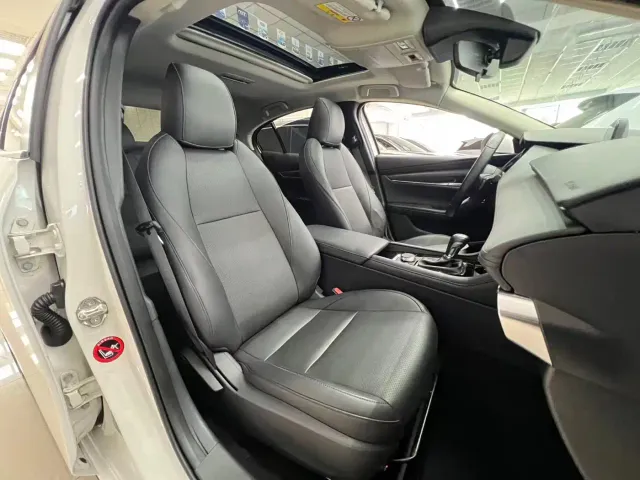 Mazda Axela — Фото автомобиля 24