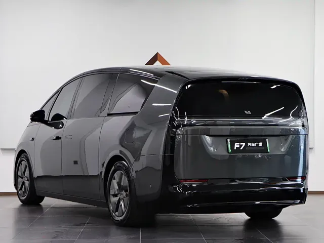 Li Auto MEGA — Фото автомобиля 4