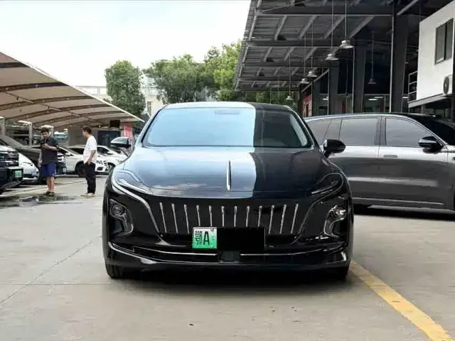Hongqi E-QM5 — Фото автомобиля 2
