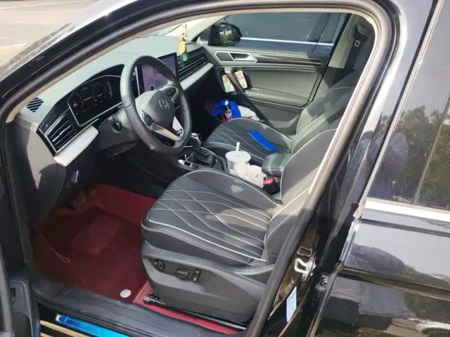 Volkswagen Tiguan L — Фото автомобиля 9