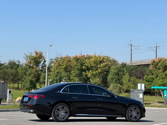 Mercedes-Benz E-Class — Фото автомобиля 15