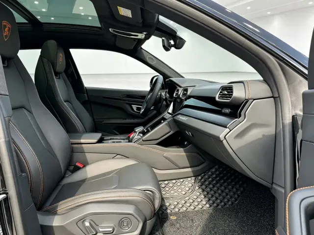 Lamborghini Urus — Фото автомобиля 11