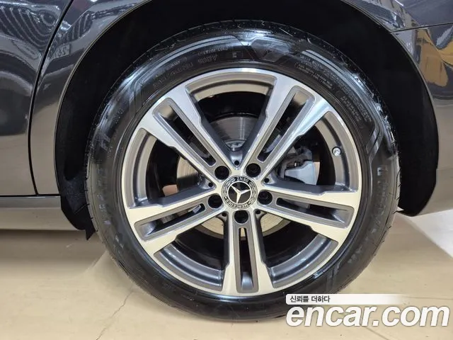 Mercedes-Benz E-Class — Фото автомобиля 19