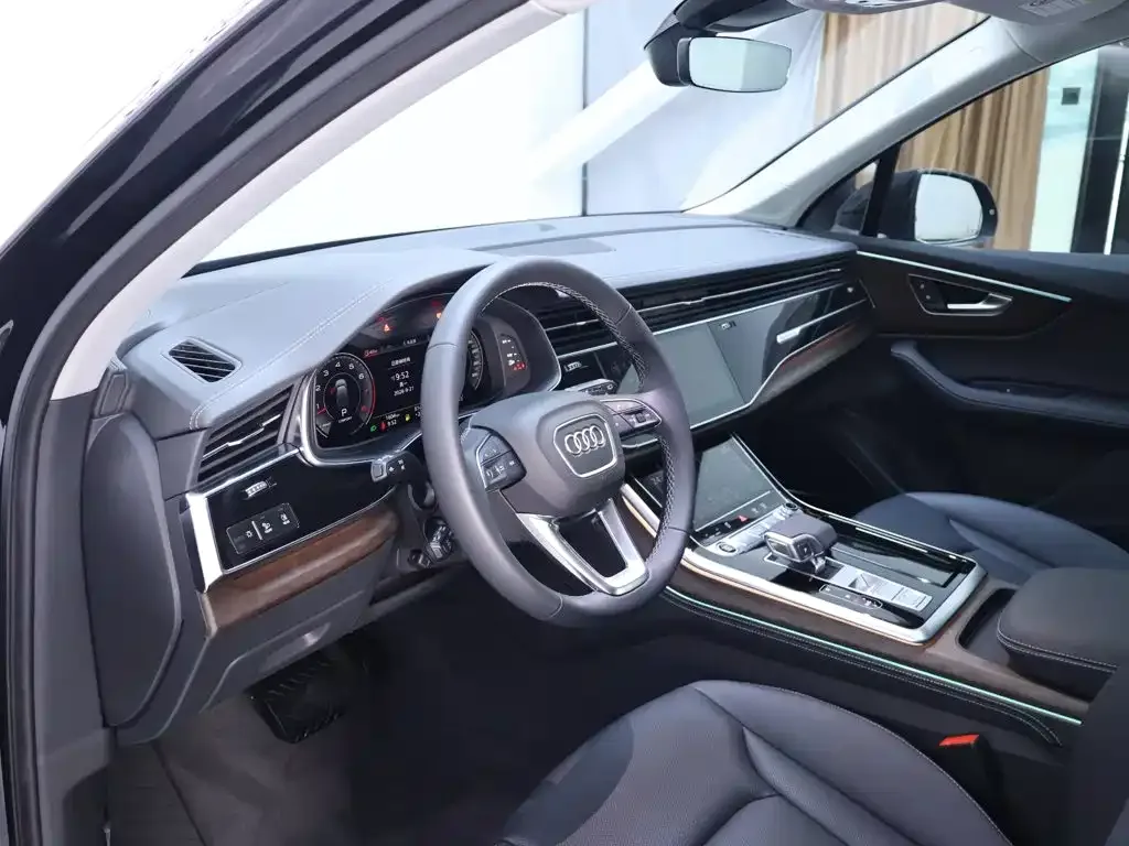 Audi Audi Q7 2025 55 TFSI quattro S line Sport — Фото автомобиля 11