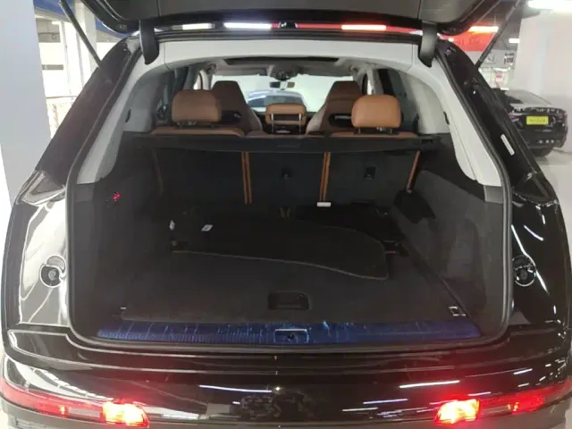 Audi Q7 — Фото автомобиля 18