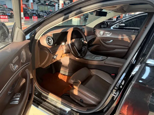 Mercedes-Benz E-Class — Фото автомобиля 5